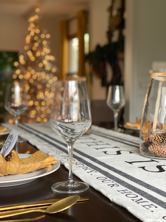 Come take a peek at how to set a casual Thanksgiving table.