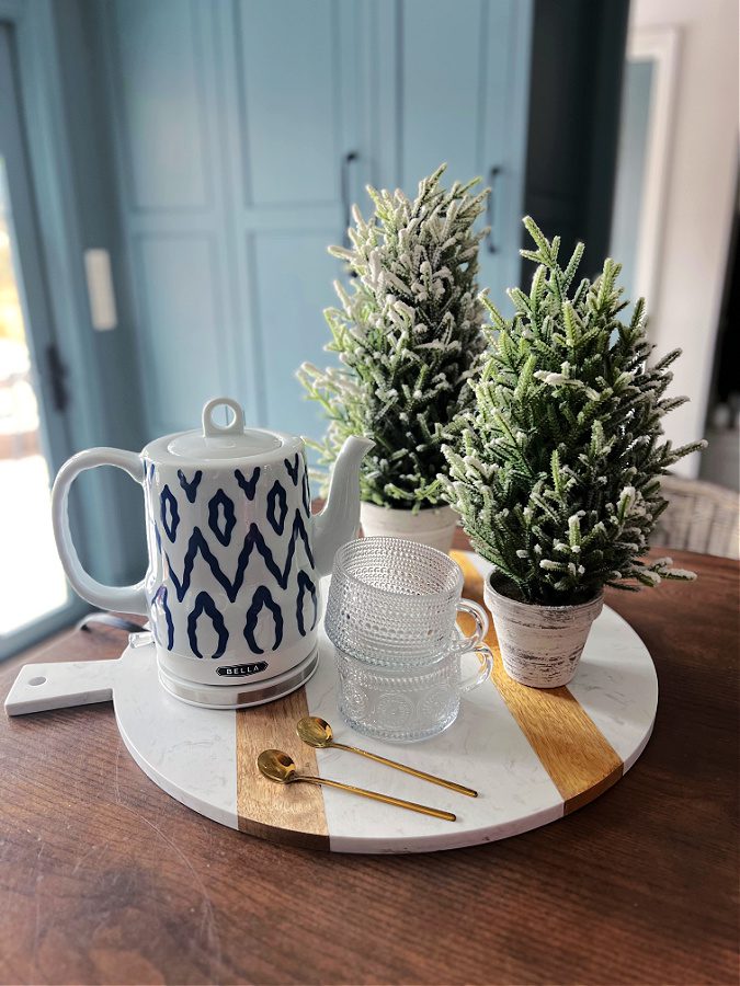 Kitchen winter vignette