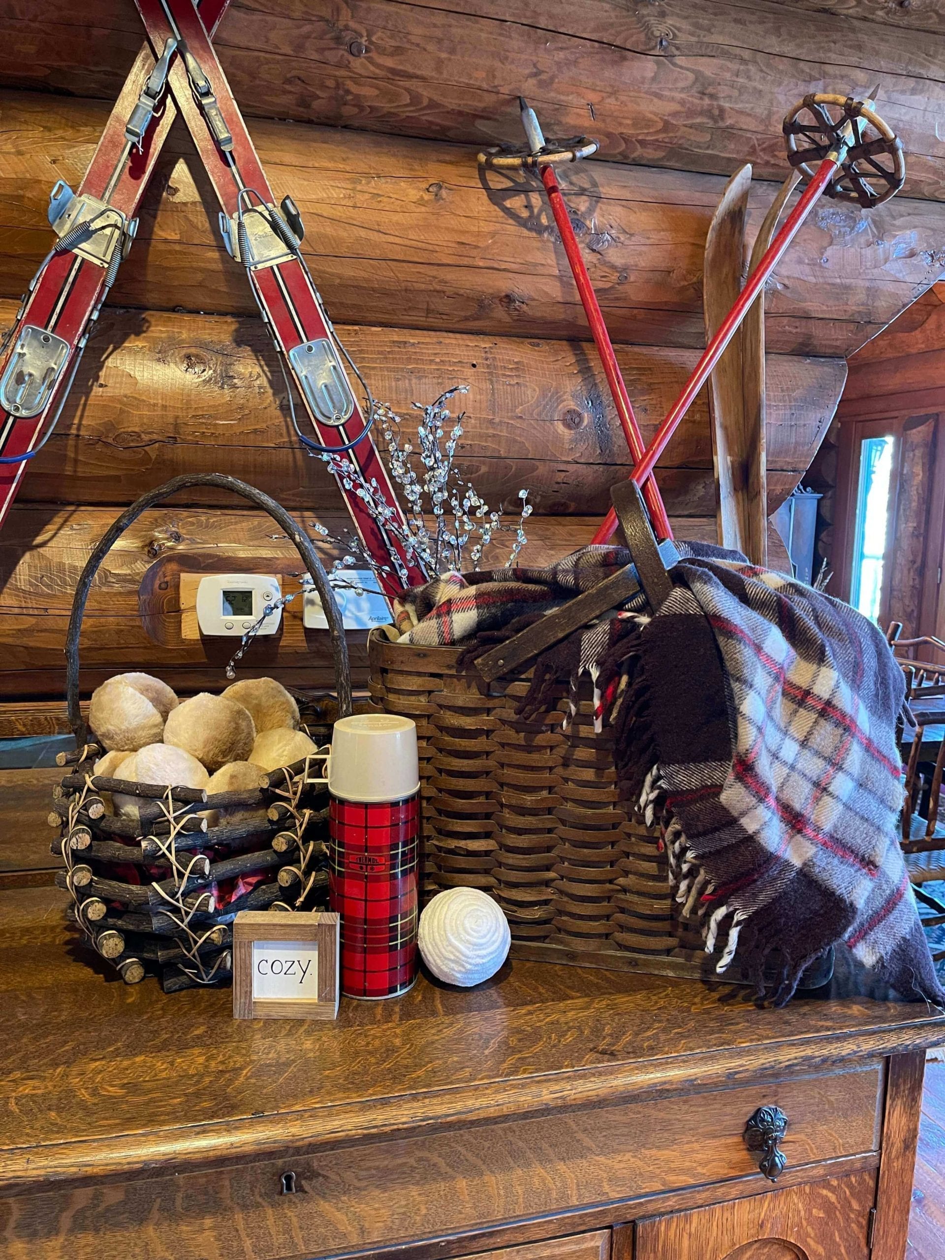 Welcome Home SUnday: Winter Decor in the Entry Way