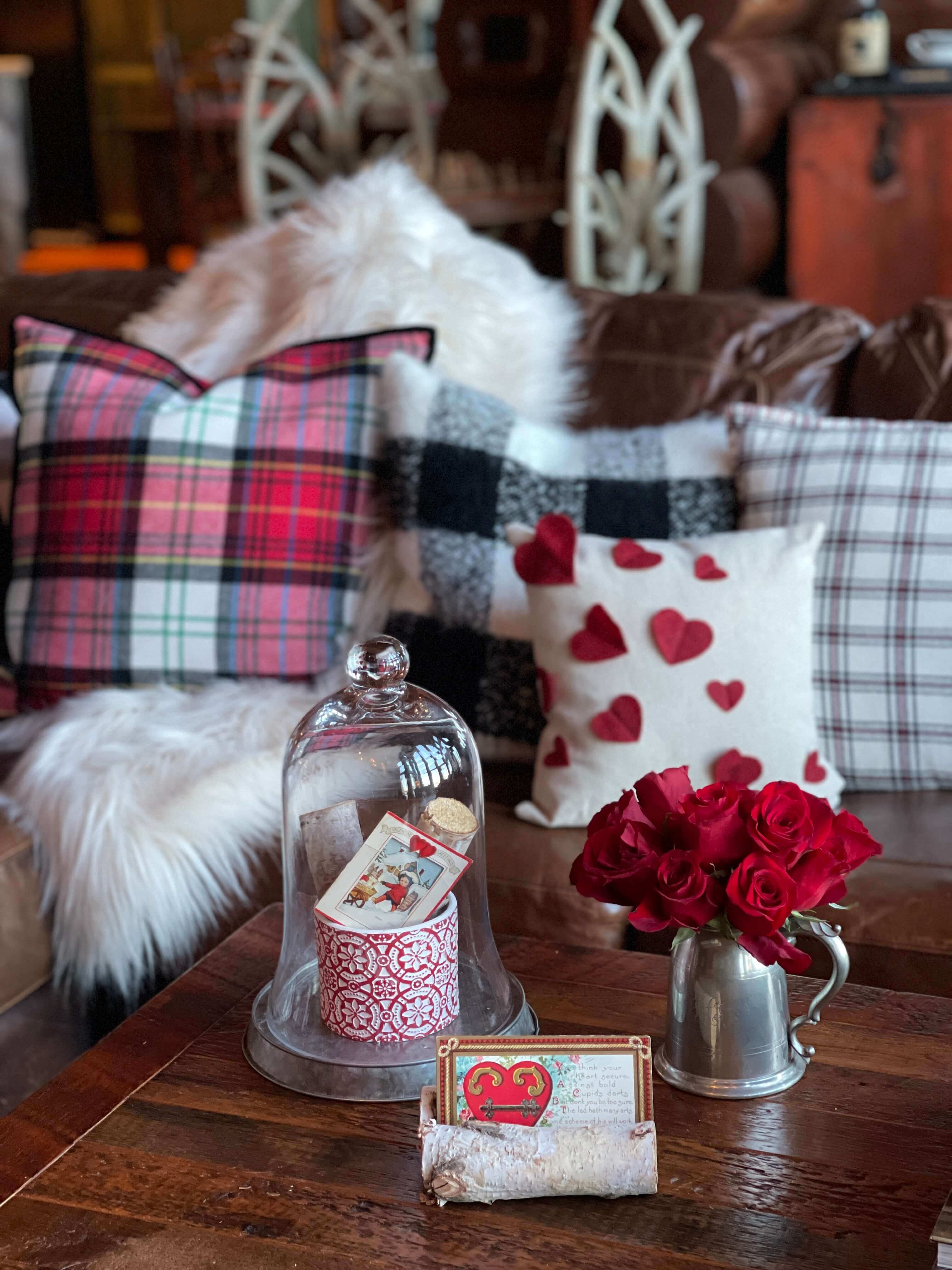 Welcome Home Saturday: Valentine Décor vintage Cloche