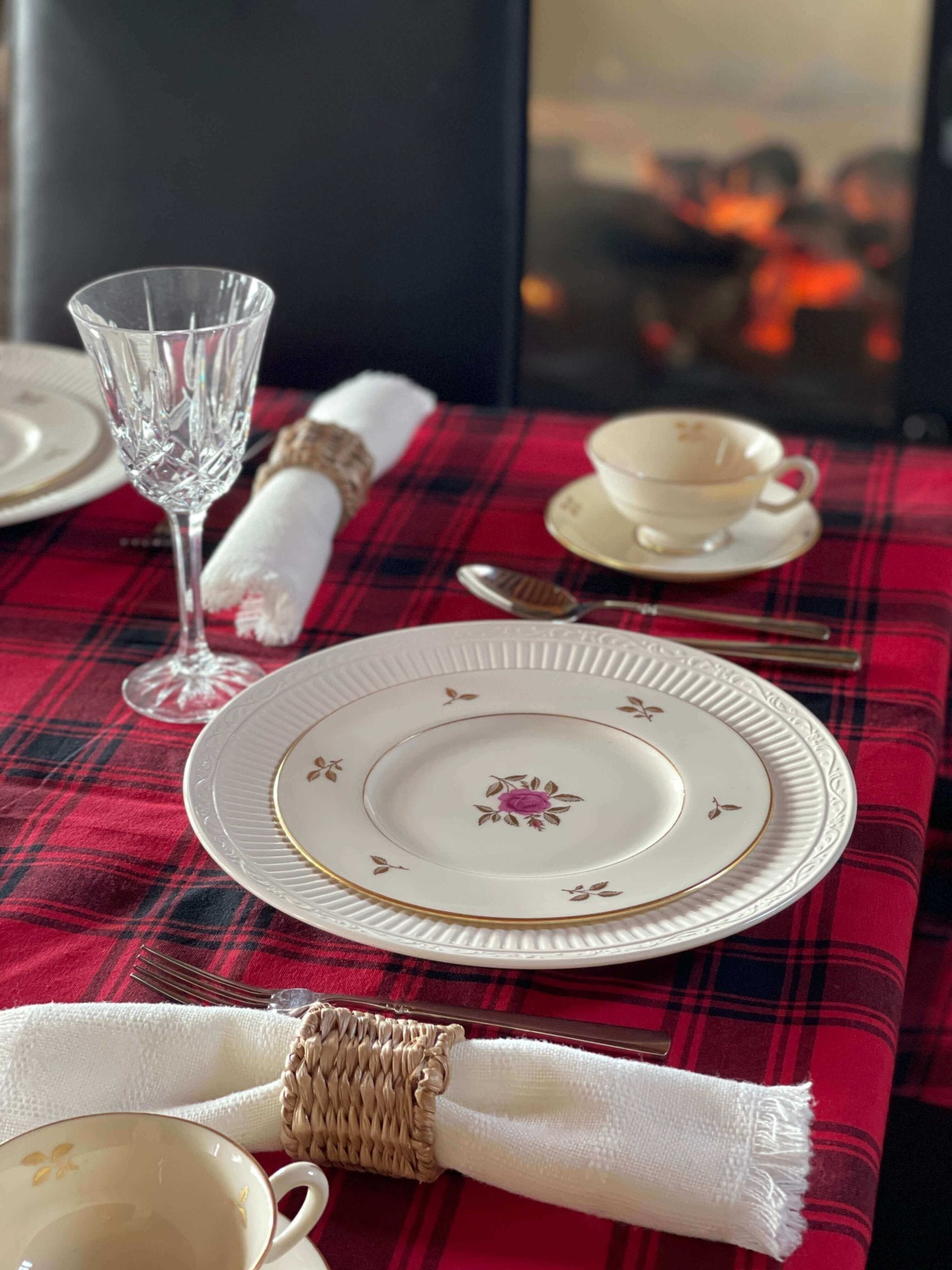 Welcome Home Sunday: Late Winter Tablescape