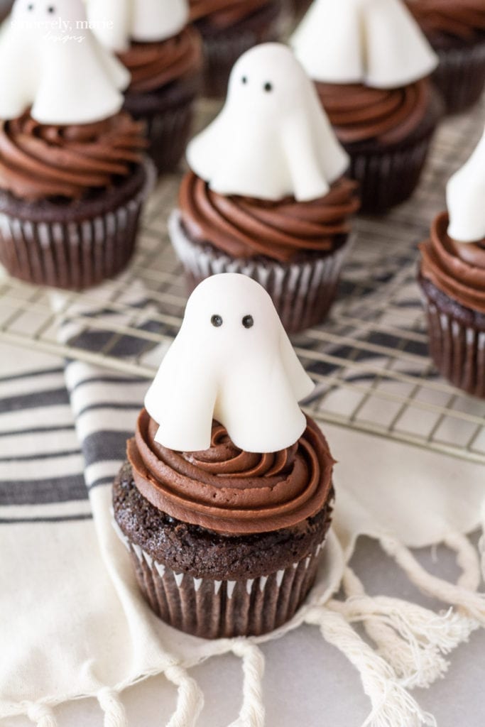 Welcome Home Sunday: Chocolate Cupcakes with Ghost Topper