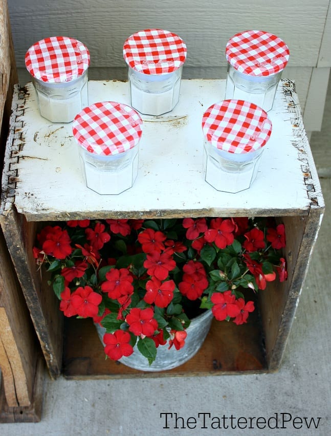 Jelly jar votives fro summer.