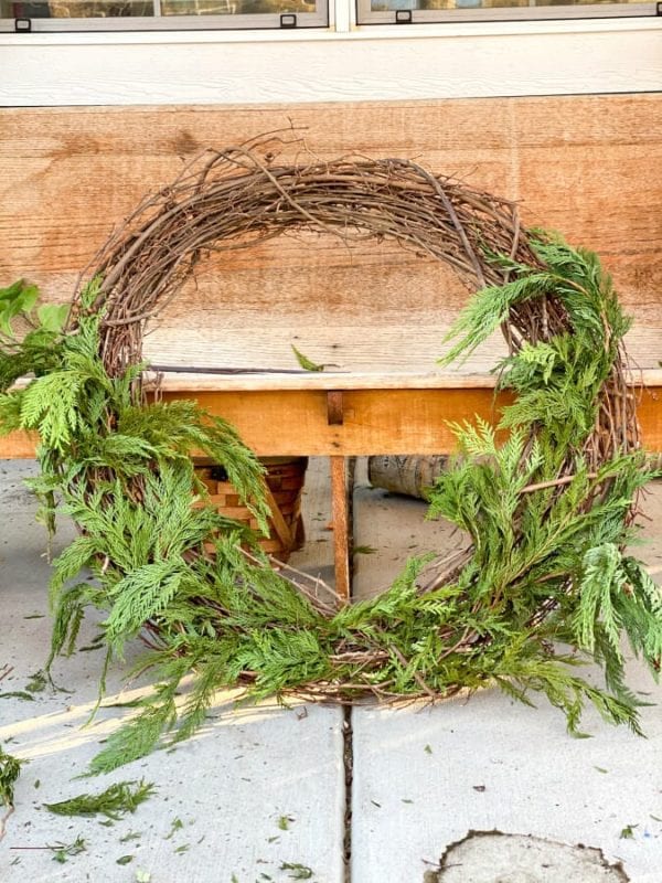 How To Make A Large Outdoor Christmas Wreath » Beauty with ease in the
