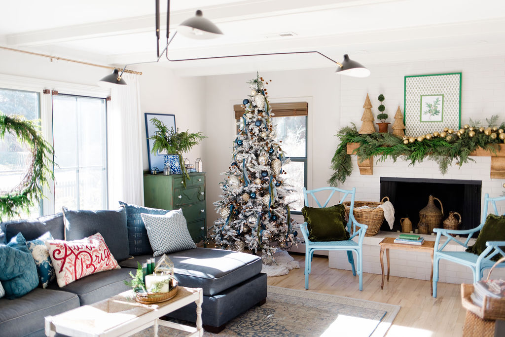 Full Family Room view of green and blue Christmas tour