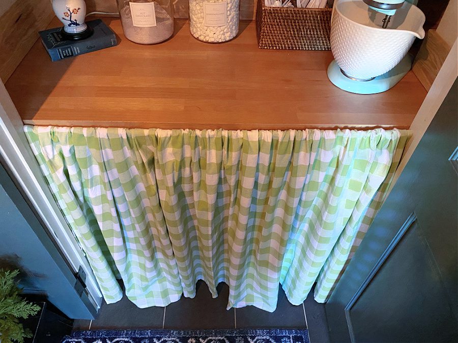 quick and easy no sew curtain for pantry