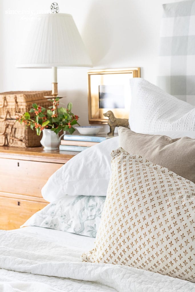 Welocme Home Sunday: Our simplistic Autumn bedroom