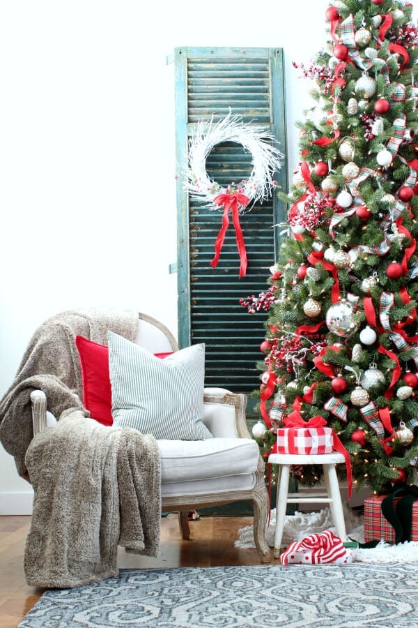 White Christmas Tree Decorations Ideas and Inspiration