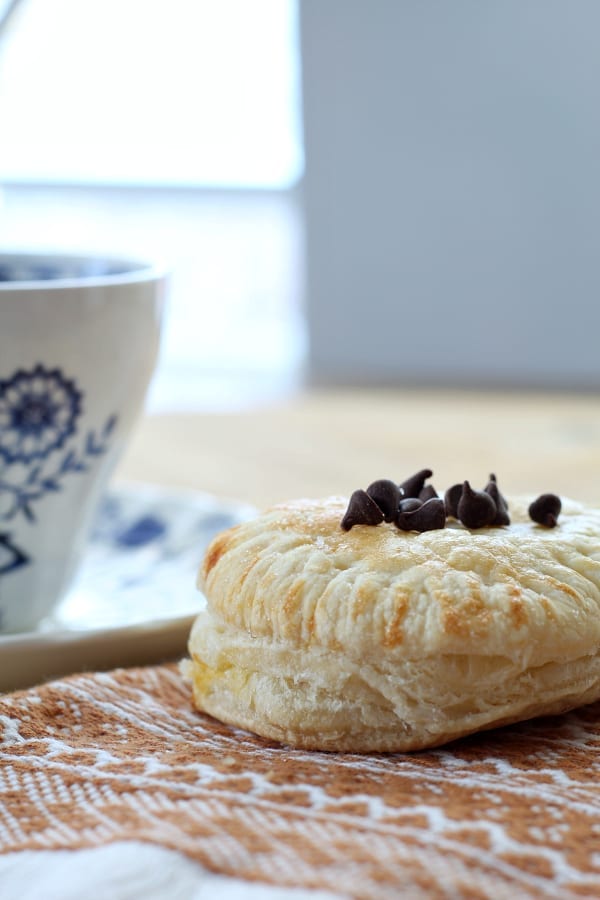 You have to try these mini pumpkin pie chocolate chip puff pastry pies!