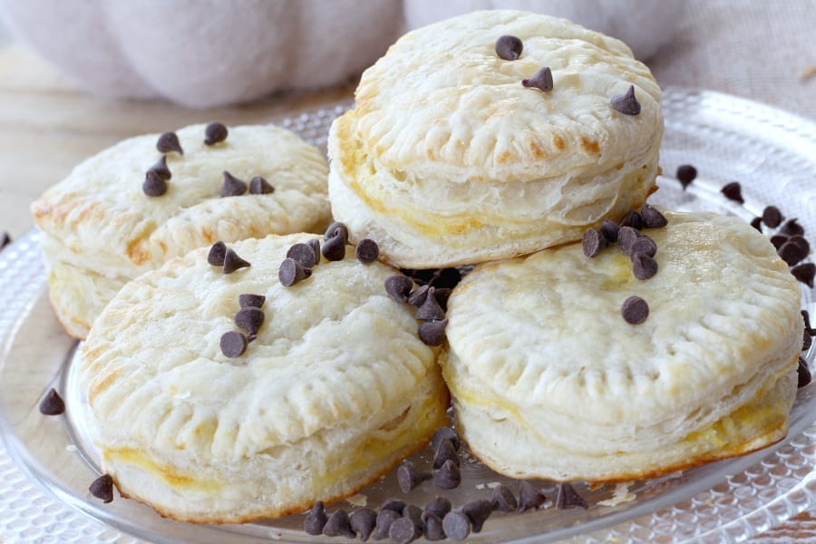 Mini pumpkin chocolate chip puff pastry pies that are easy to make and simply yummy! #minipies