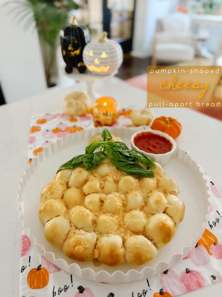 Welcome Home Saturday: Pumpkin shaped Cheesy Bread