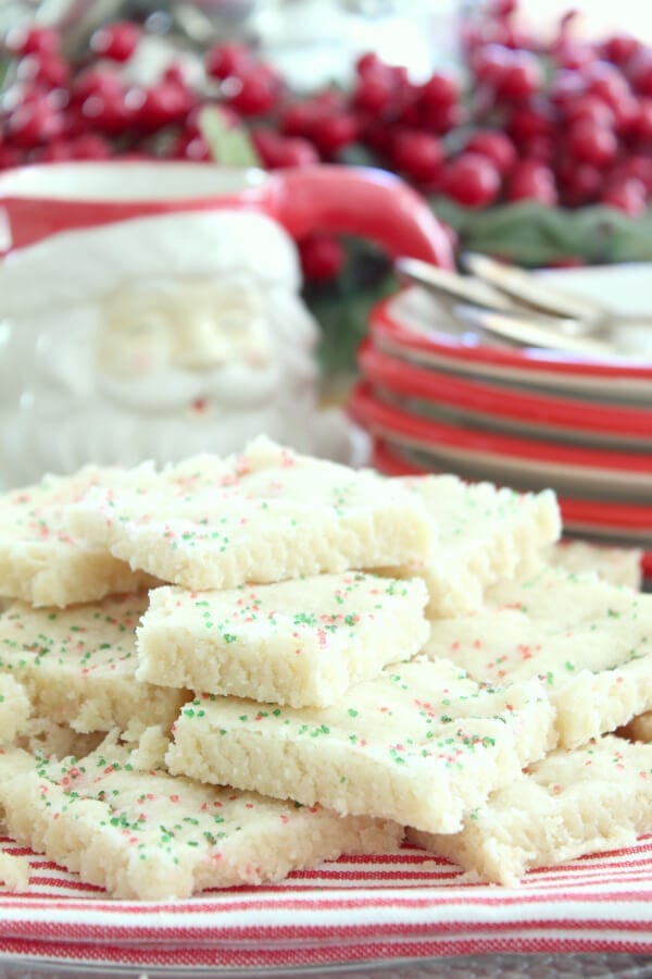 You will love these quick and easy Christmas shortbread cookies!