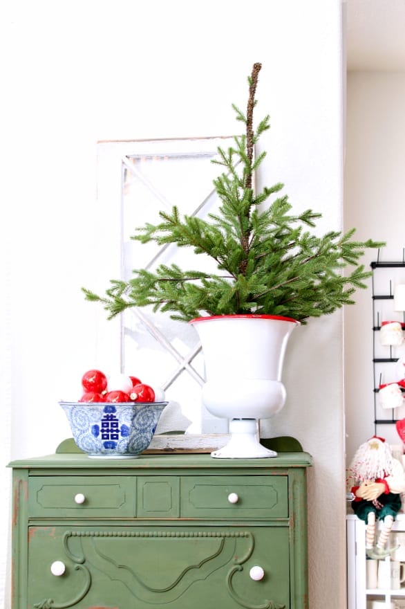 Red, white and touches of blue are the key features of this Christmas home tour.