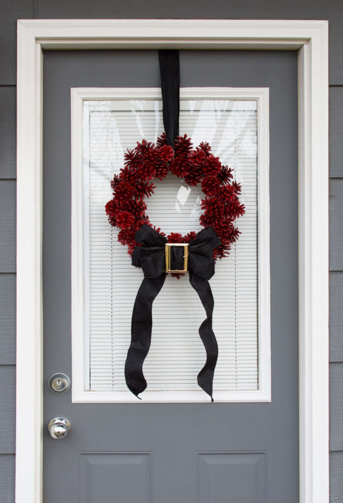 Santa Themed Holiday Wreath / Scratch and Stitch
