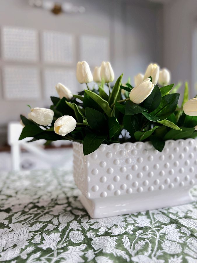 Simple 3 step Spring floral arrangement