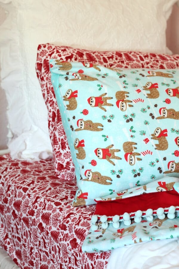 Easy DIY Christmas Pillowcase