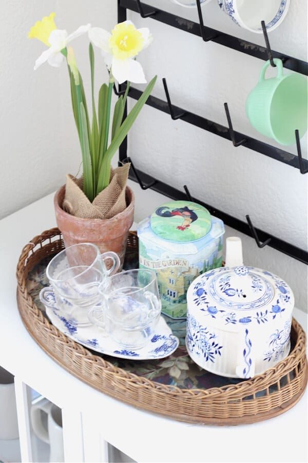 A simple spring vignette in the kitchen.