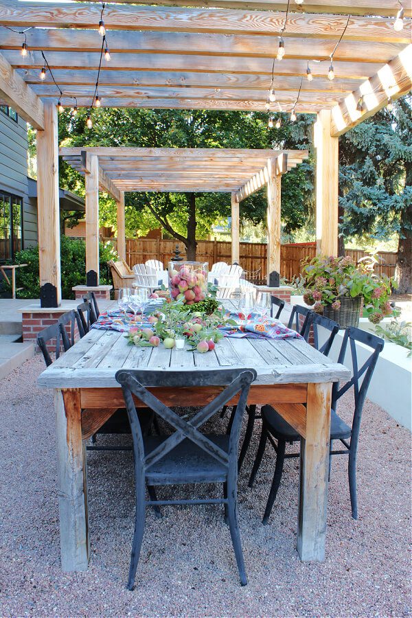 An outdoor eating space perfect for Friendsgiving.