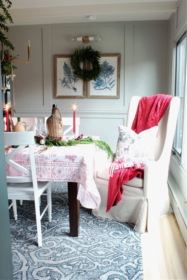 Simple tips for styling a gorgeous Christmas table.