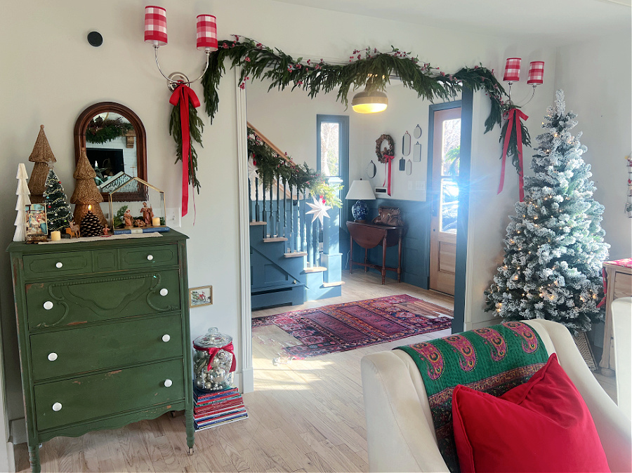 entryway view fro Christmas