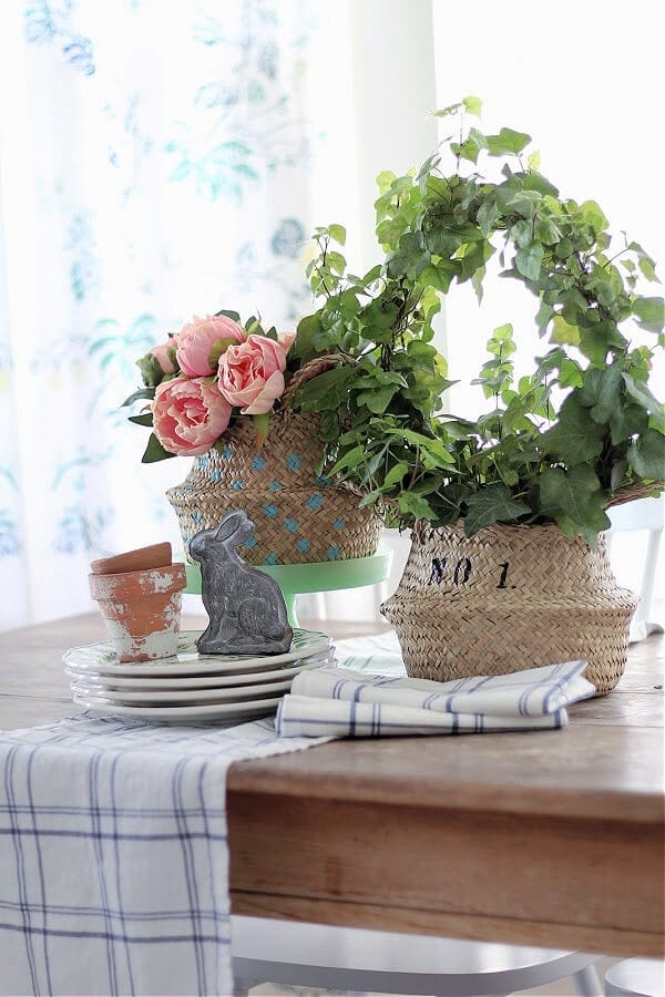 Check out this easy trick for stenciling sea grass baskets.