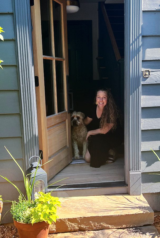 Kona and I welcome you in to our summer home tour!
