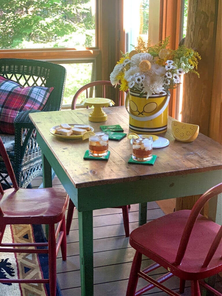 Welcome Home Sunday: Summer floral arrangement in white and yellow