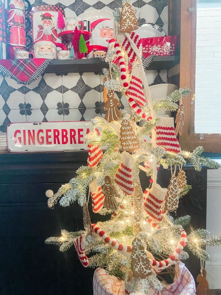 Welcome Home Saturday: Gingerbread Man Tabletop Christmas Tree
