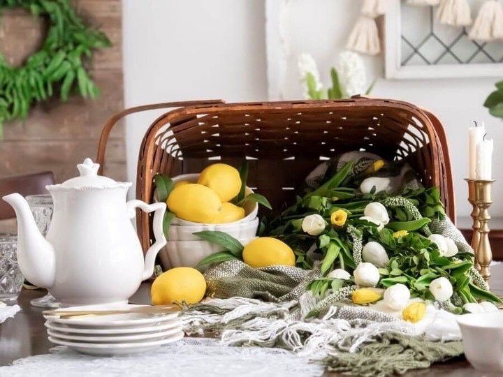 Elegant SPring tea party table setting for mom!