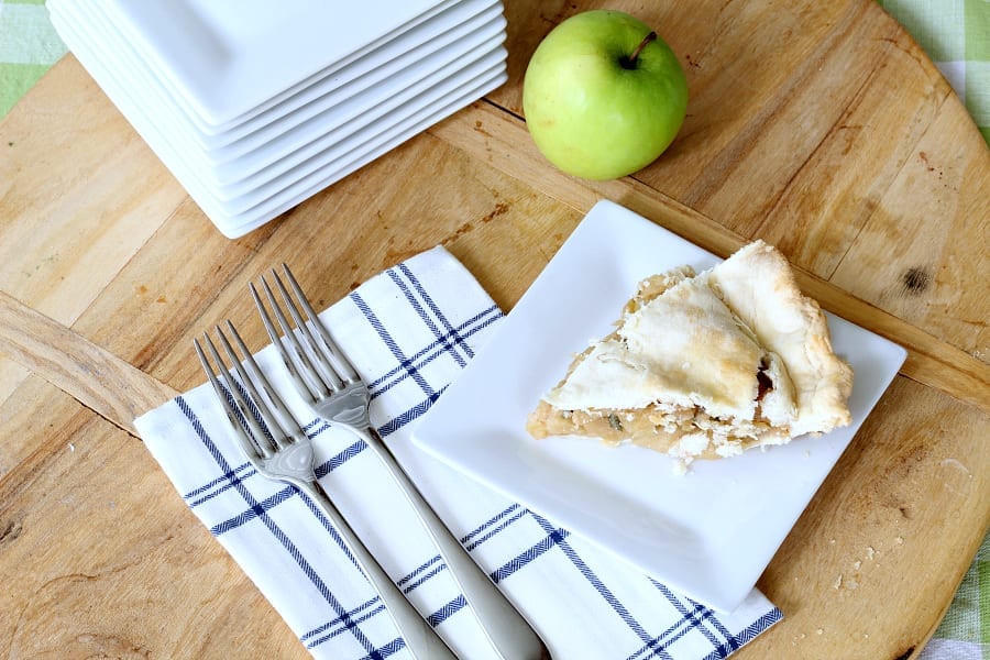 Try this amazing and simple to make rosemary browned butter apple pie!