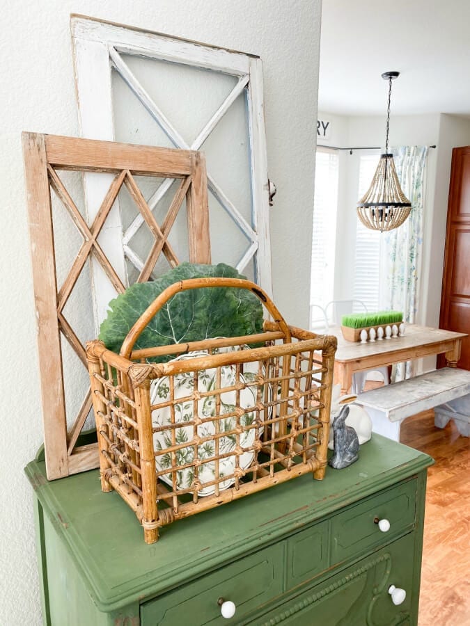 Spring has made it ways to the kitchen! Come read how easy it is to use decor to add spring touches in your kitchen.