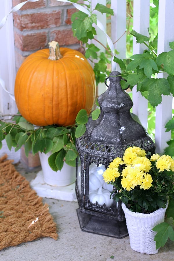 How to add vintage touches to your Fall porch.